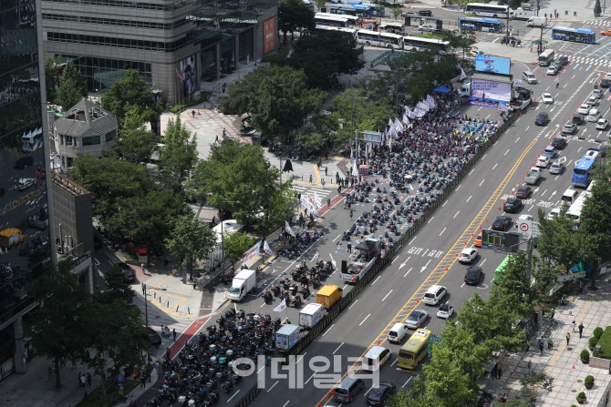 [포토]거리로 나선 민주노총 서비스연맹 특수고용노동자