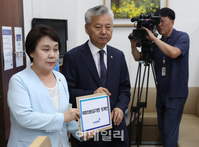 [포토]민주당, '김기현 대표 징계안 제출'