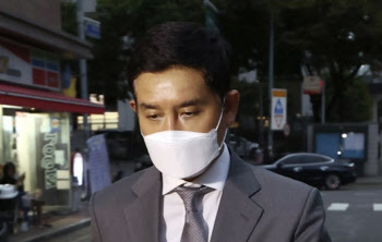 '라임 사태' 김봉현, 도주 계획 덜미…도운 친누나 체포