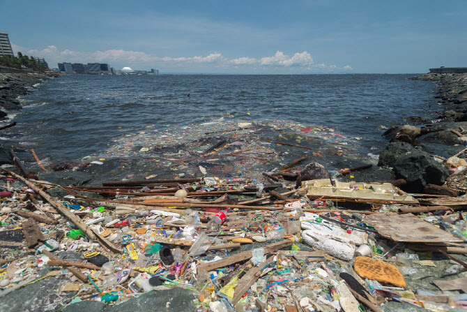 쓰레기로 몸살 앓는 필리핀 바다…한미 개발협력기관 공조하기로