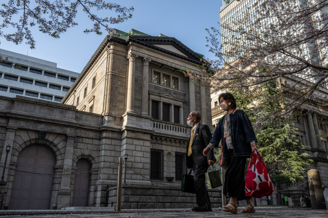 BOJ 부총재 "당분간 수익률곡선통제정책 수정 없다"