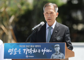 검찰, '댓글 공작' 혐의 김관진 전 국방장관에 징역 5년 구형