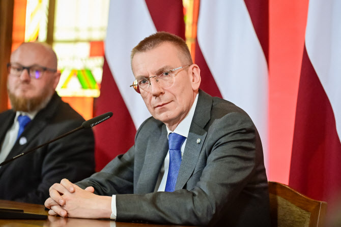 라트비아서 성소수자 대통령 취임…EU국가 중 처음