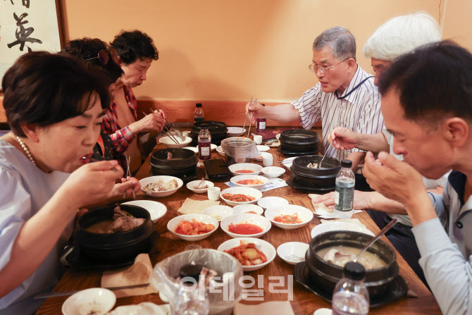 [포토] 보양식엔 삼계탕이 최고~