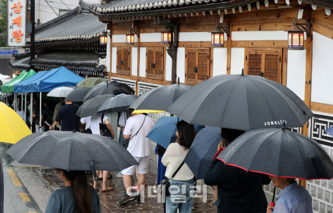 [포토]초복 삼계탕 전문점 '북적북적'