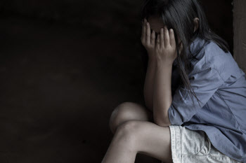 11년간 초등생 자매 성폭행한 학원장 징역 20년 확정
