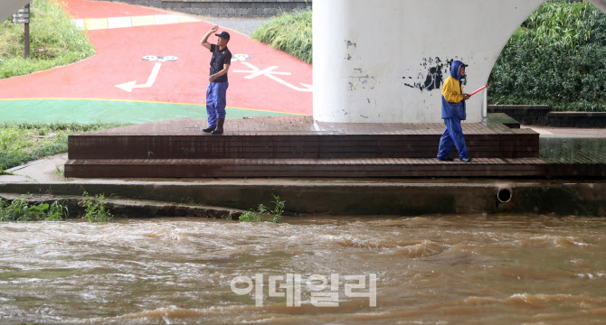 [포토]서울 호우주의보 발령…내일까지 전국에 50~150mm 내외 강한비