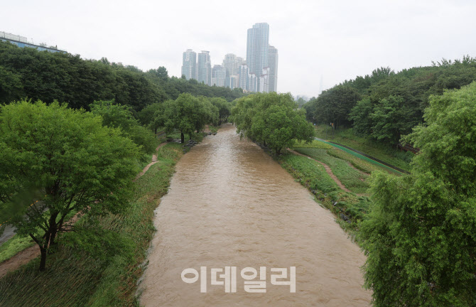 [포토]다음 주까지 장맛비 계속…중부지방 최대 250㎜ 쏟아진다