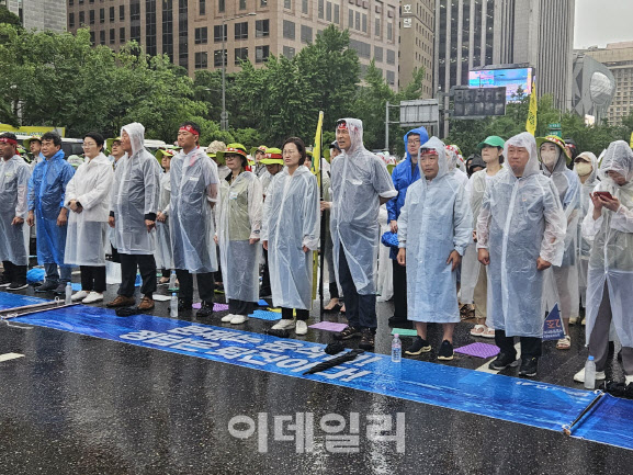 폭우에도 도심 속 집회 줄줄이…“교통 혼잡 피하세요”[사회in]