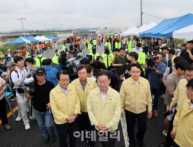 [포토]피해현장 방문한 이재명 더불어민주당 대표