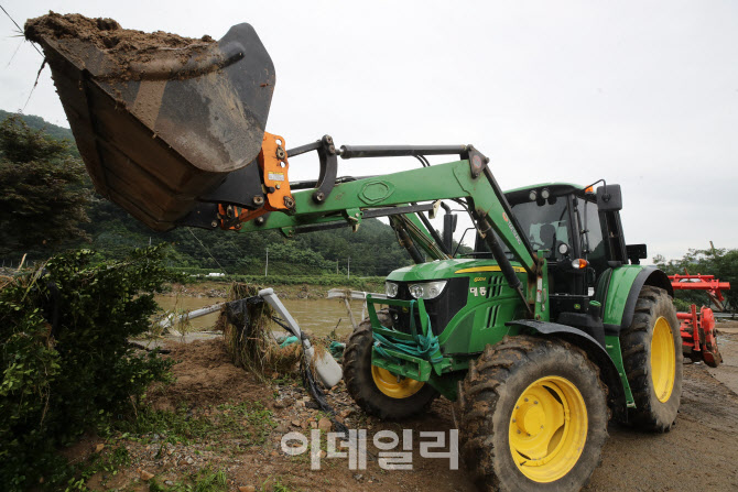 [포토]하천 범람으로 현장은 아비규환