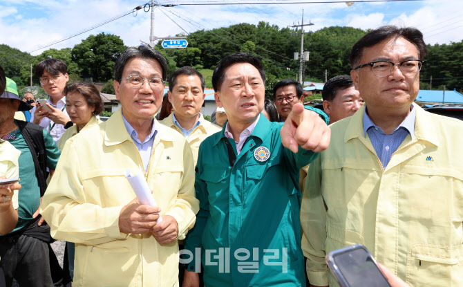 [포토]청양군 폭우 침수피해 현장 찾은 김기현 대표