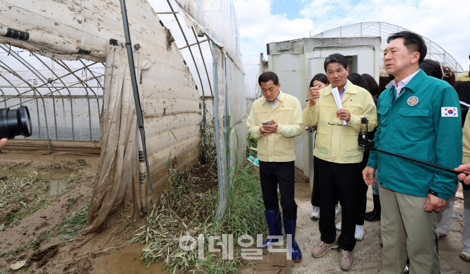 [포토]농가 침수피해 현장찾은 김기현 대표