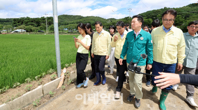 [포토]김기현, 청양 폭우 침수피해 현장방문