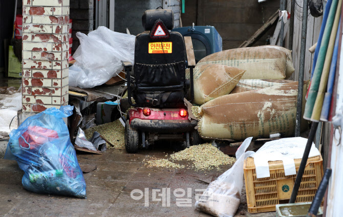 [포토]폭우로 큰 피해 입은 충남 공주 민가