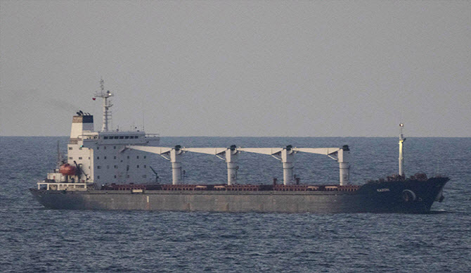 러 “흑해서 우크라 향하는 선박은 ‘군용화물선’으로 간주”