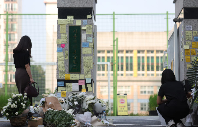 극단선택 초등교사 학교 “ 고인, 학폭 담당 아냐…정치인 가족 없어”