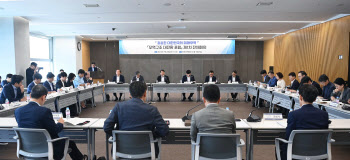 “수출 품목·시장 다변화”…무역구조 대전환 포럼 출범