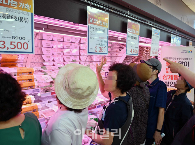 [포토] 농협, 삼계탕 등 반값 할인행사