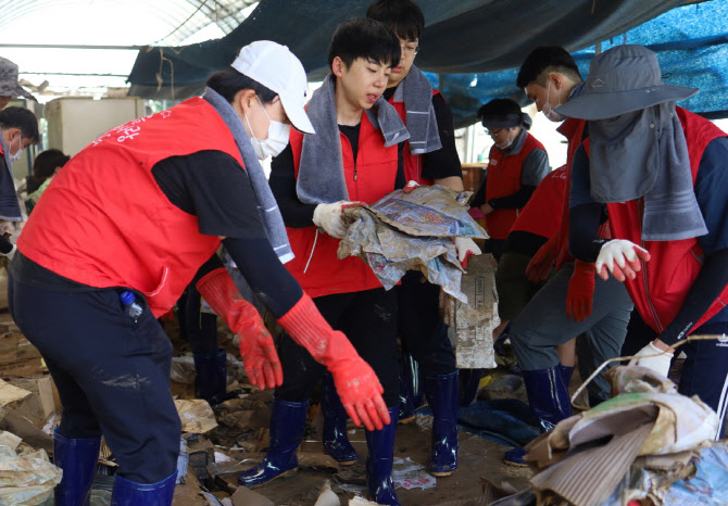 LG엔솔 오창공장, 청주 지역 수해복구 지원 팔 걷어