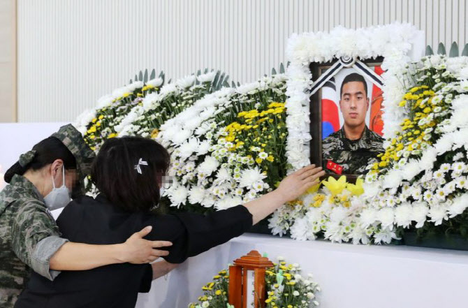 “실종자 발견시 14박 포상휴가”…무리한 수색 독려했던 해병대