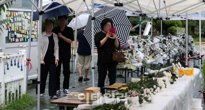 [포토]비가오는 주말에도 극단선택 초등교사 애도 물결