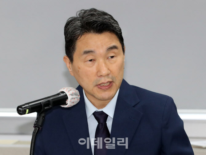 [포토]'교사 교육활동 보호를 위한 간담회'에서 발언하는 이주호 부총리