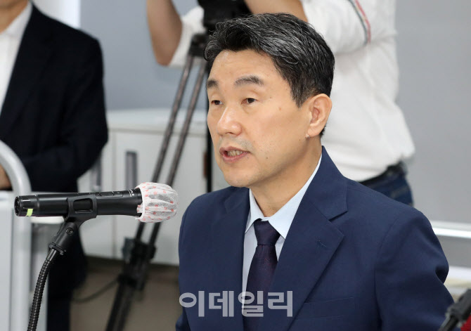 [포토]'교사 교육활동 보호를 위한 간담회'에서 발언하는 이주호 사회부총리