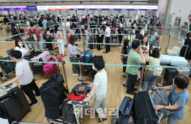 [포토]휴가철 맞은 인천국제공항 '북적'