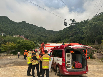 해남 두륜산 케이블카 상공 50m서 멈춰…승객 2시간 떨었다