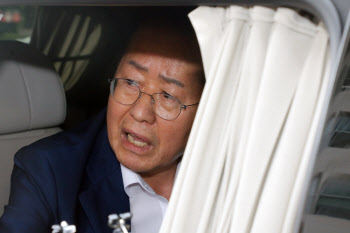 '수해 골프' 홍준표, 10개월 당원권 정지에 “아직 3년이란 시간있어”