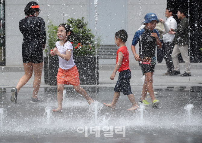 [포토] 즐거운 바닥 분수