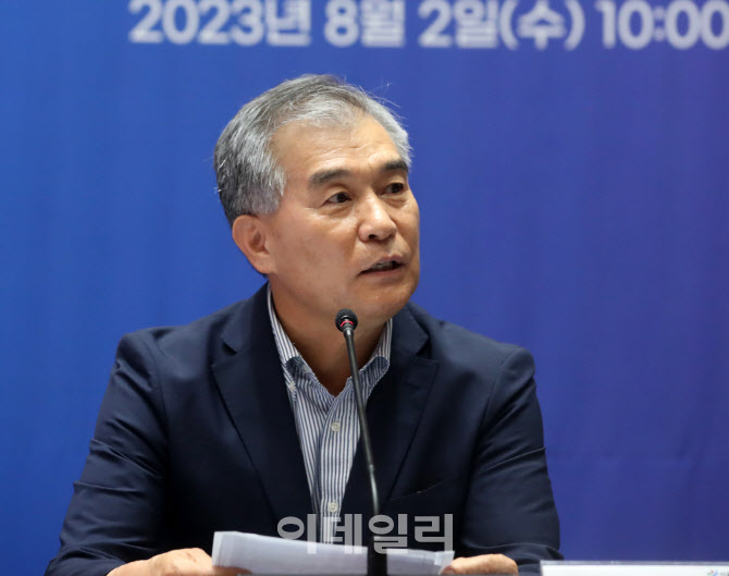 [포토] 지역협의회 출범 축하하는 김현기 서울시의회 의장
