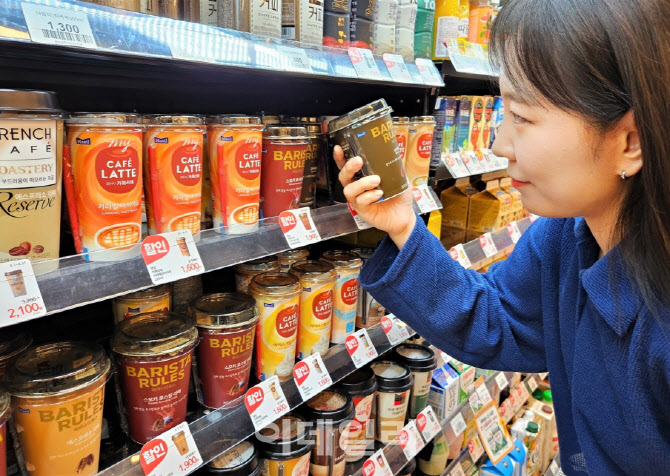 "부담없이 커피 한잔"…이마트24, 인기 컵커피 최대 34% 할인