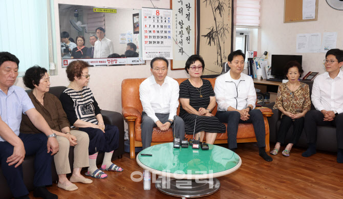 [포토]윤재옥 원내대표, "전국 경로당 10만원씩 냉방비 특별지원"