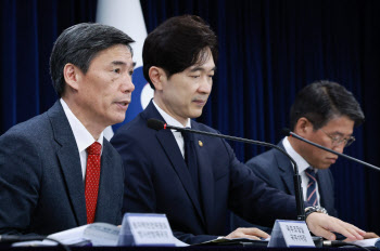 정부 "오염수 한일 실무협의 7일로 지연…日 준비시간 필요"