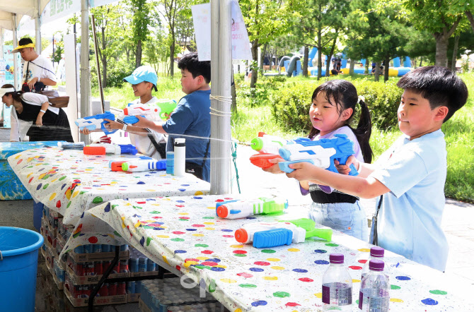 [포토] 강남구, 별별놀이터 물총놀이