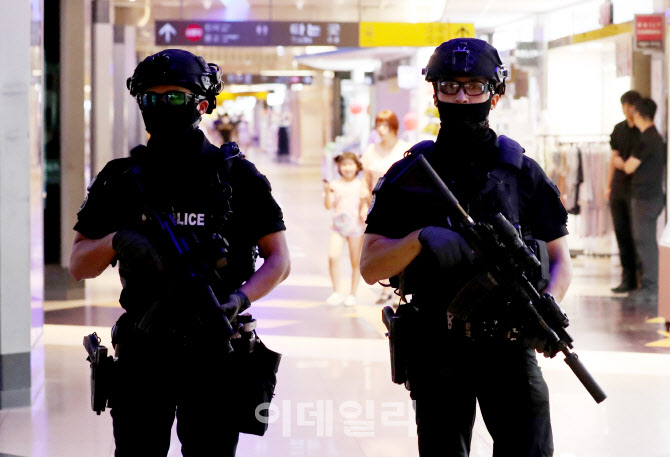 [포토]전국 11곳에 경찰특공대 장갑차 배치…살인 예고글 40건 넘어