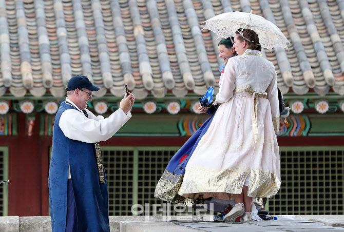 [포토]서울에서 자유시간 보내는 영국 스카우트 대원들