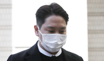 `강제추행` 아이돌 출신 힘찬, 檢 징역 1년 구형