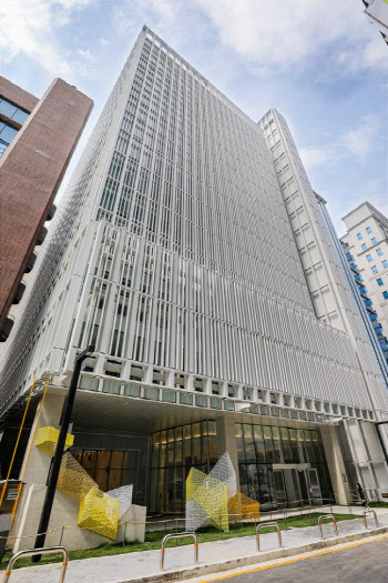 '소비 절벽 여파' 현대백화점, 2분기 영업이익 21.9%↓(종합)