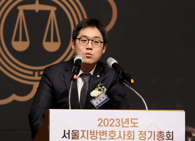 검찰, ‘직원 부당업무 지시 의혹’ 서울변회 회장 수사 착수