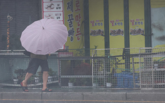 [속보]태풍 '카눈', 오전9시20분 경남 거제 상륙