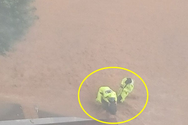 ‘카눈’ 급류 휩쓸린 주민 100m 떠내려가며 구조한 경찰들