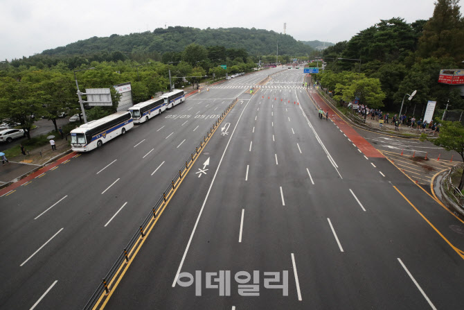 [포토]통제된 상암월드컵경기장 주변