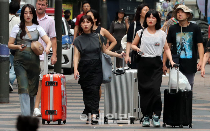 [포토]‘유커의 귀환’…中, 한국행 단체여행 6년 5개월 만에 허용