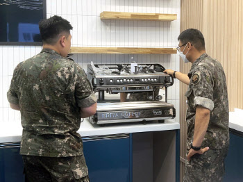 이디야커피, 육군 3군단에 1000만원 상당 감사물품 전달