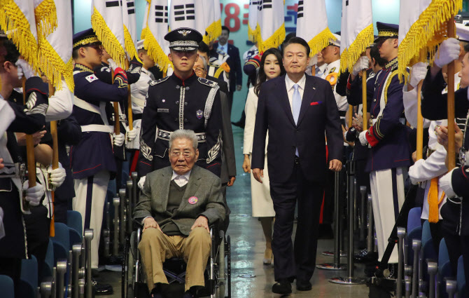 [속보]尹 "한일, 안보·경제 협력 파트너로서 세계 평화·번영에 기여"