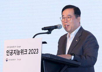 與 "文정부서 10조원 늘어난 R&D 예산, 카르텔 나타나"