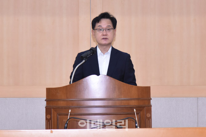 고개숙인 강성천 경과원장 "경기도에서 기관 감사해달라"